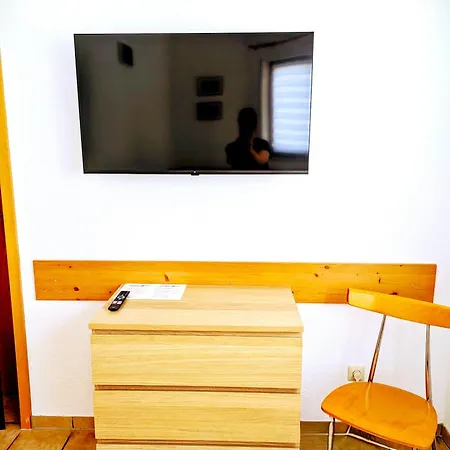 4 Zimmer Geraeumige Und Ruhig Gelegene Ferien- Und Monteurwohnung Nur Fuer Sie Allein Aujvari Vermietungen Spiegelberg Exterior photo