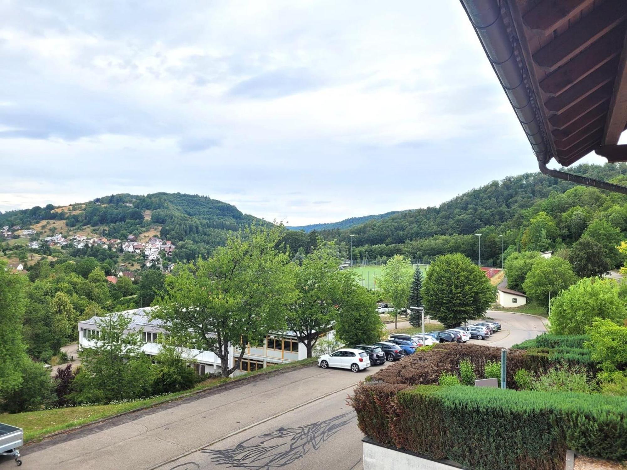 4 Geraeumige Und Ruhig Gelegene Ferien- Und Monteurwohnung Nur Fuer Sie Allein Aujvari Vermietungen Apartment *