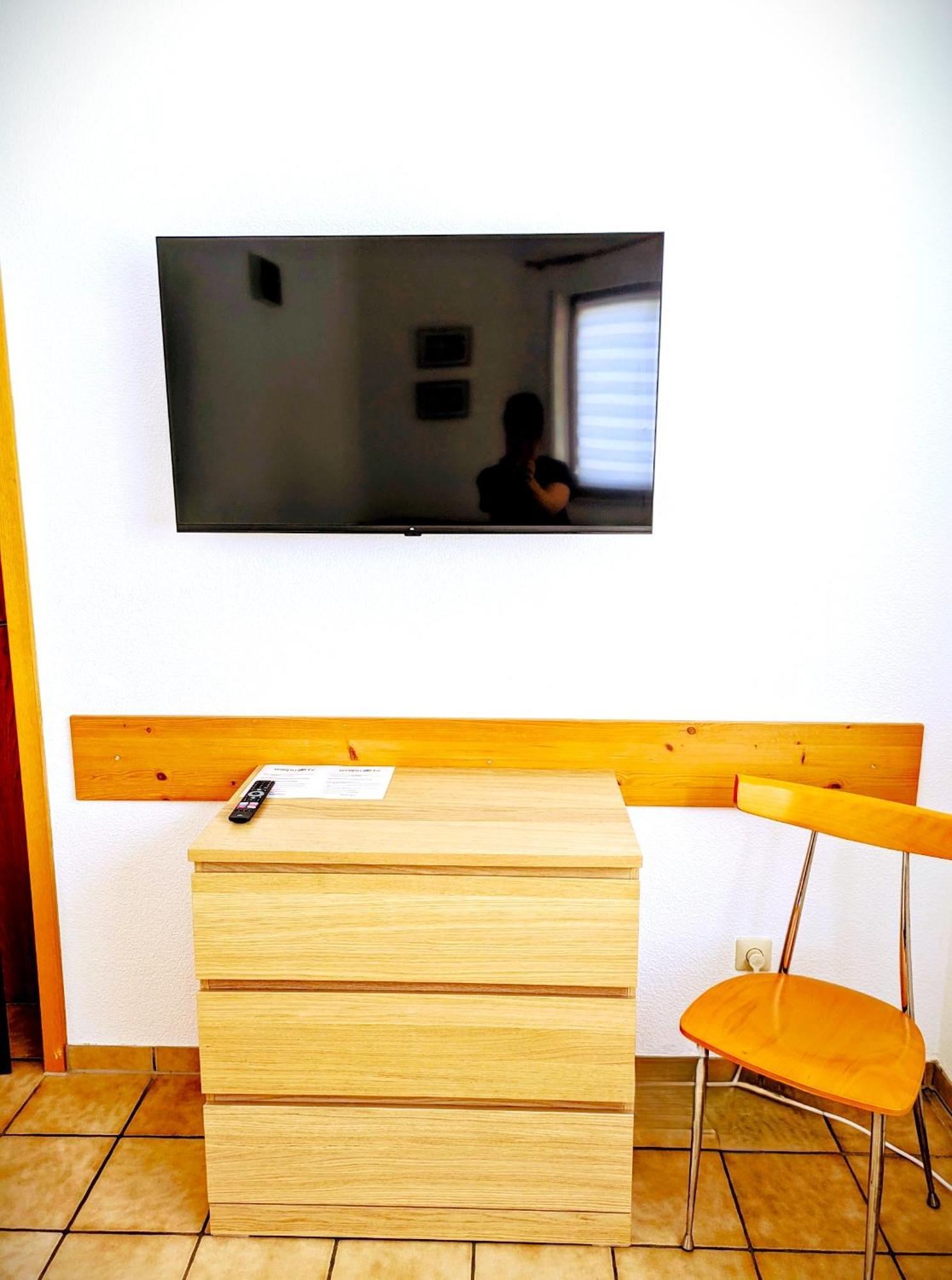 Apartment 4 Geraeumige Und Ruhig Gelegene Ferien- Und Monteurwohnung Nur Fuer Sie Allein Aujvari Vermietungen Spiegelberg