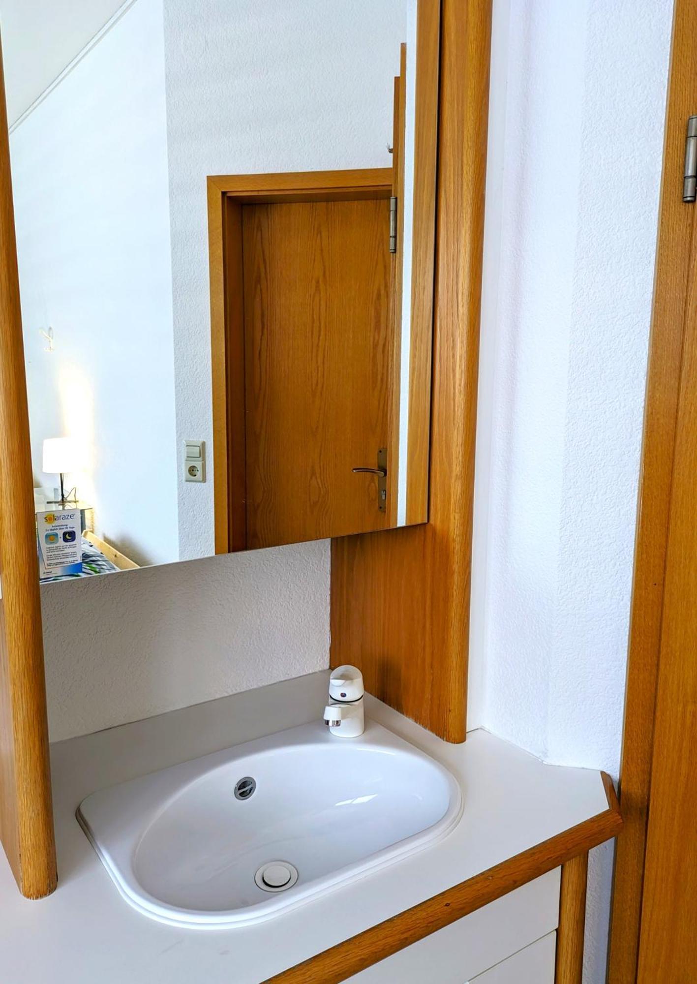 Apartment 4 Geraeumige Und Ruhig Gelegene Ferien- Und Monteurwohnung Nur Fuer Sie Allein Aujvari Vermietungen *