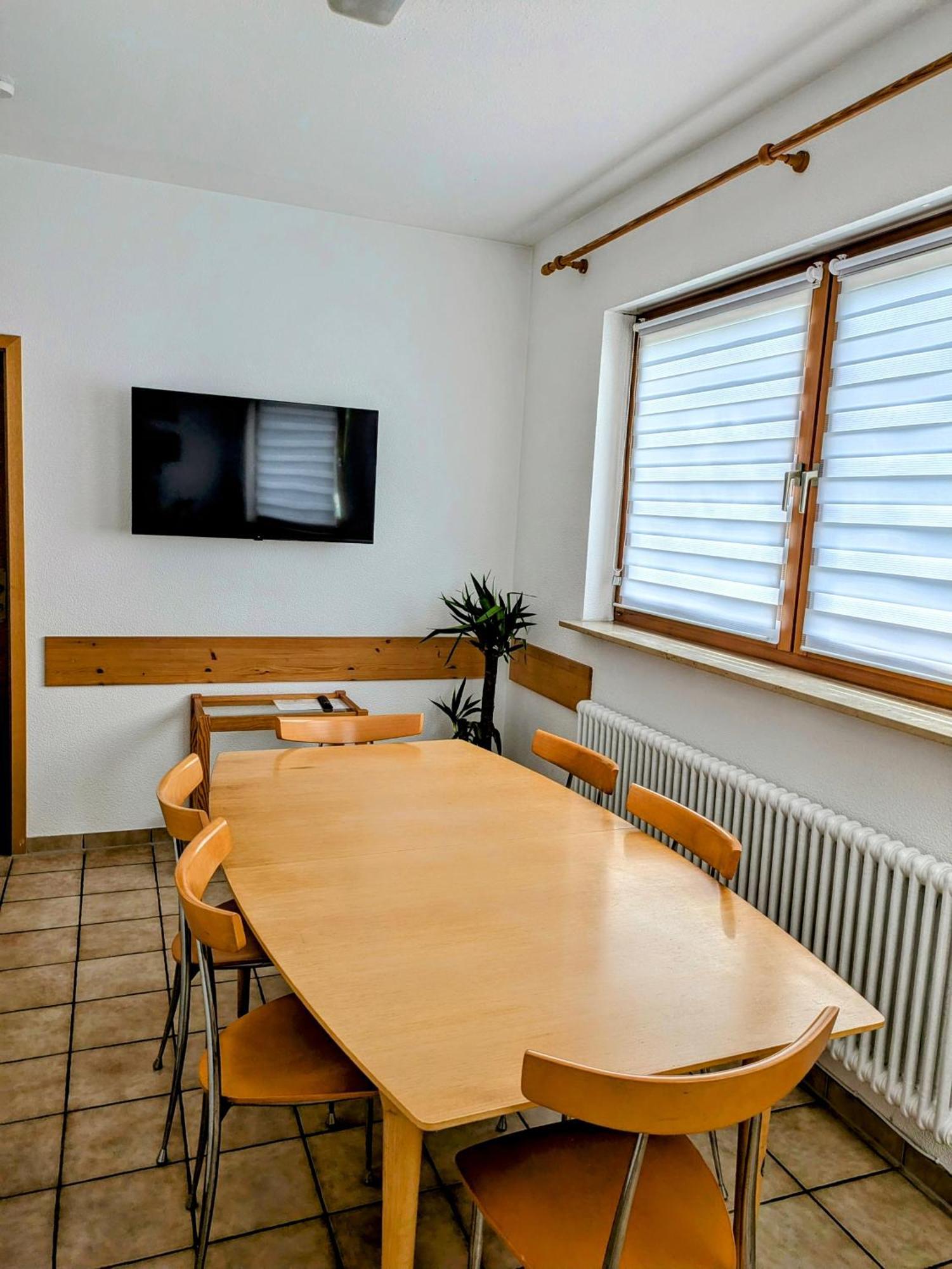 Appartement 4 Geraeumige Und Ruhig Gelegene Ferien- Und Monteurwohnung Nur Fuer Sie Allein Aujvari Vermietungen *