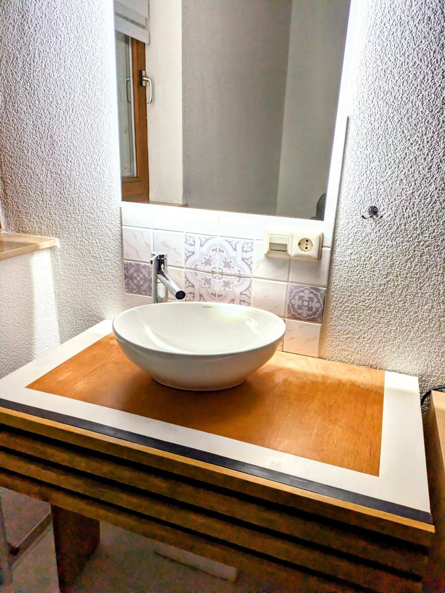 4 Geraeumige Und Ruhig Gelegene Ferien- Und Monteurwohnung Nur Fuer Sie Allein Aujvari Vermietungen Apartment Spiegelberg